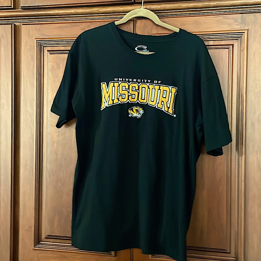 Men’s gently used black University of Missouri t-shirt size L